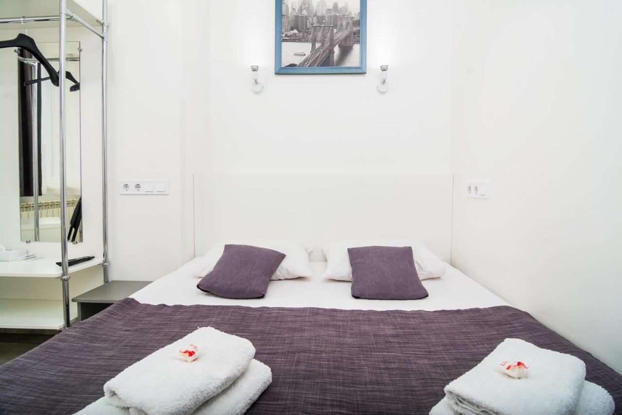 Smart Hotel Rooms Near Metro 24/7 เคียฟ ภายนอก รูปภาพ