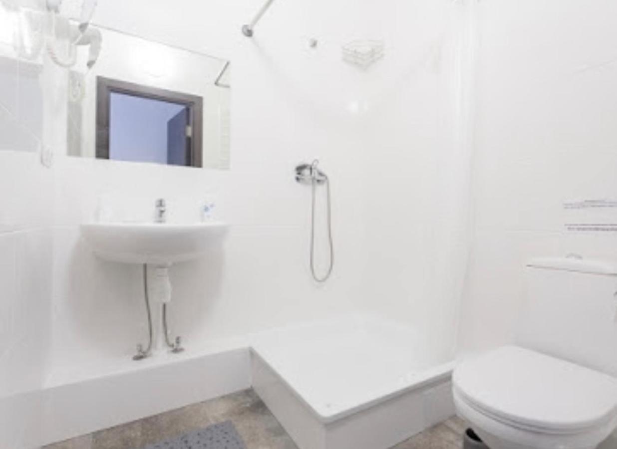 Smart Hotel Rooms Near Metro 24/7 เคียฟ ภายนอก รูปภาพ