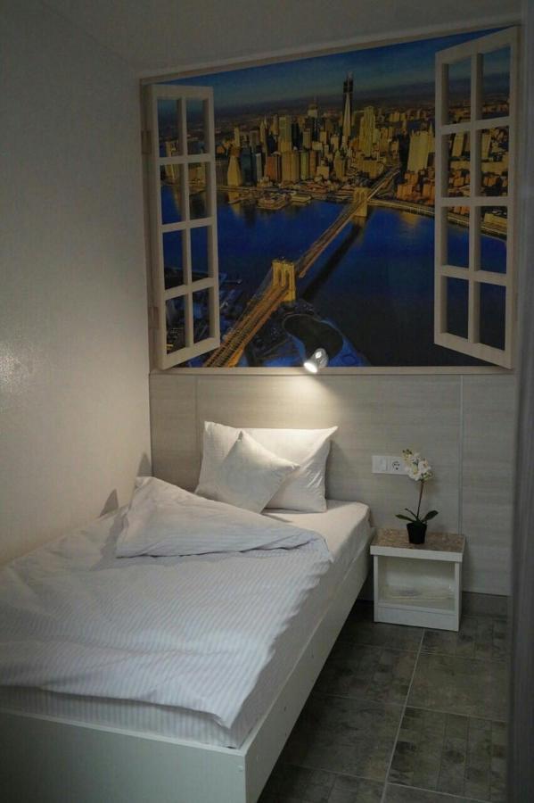 Smart Hotel Rooms Near Metro 24/7 เคียฟ ภายนอก รูปภาพ